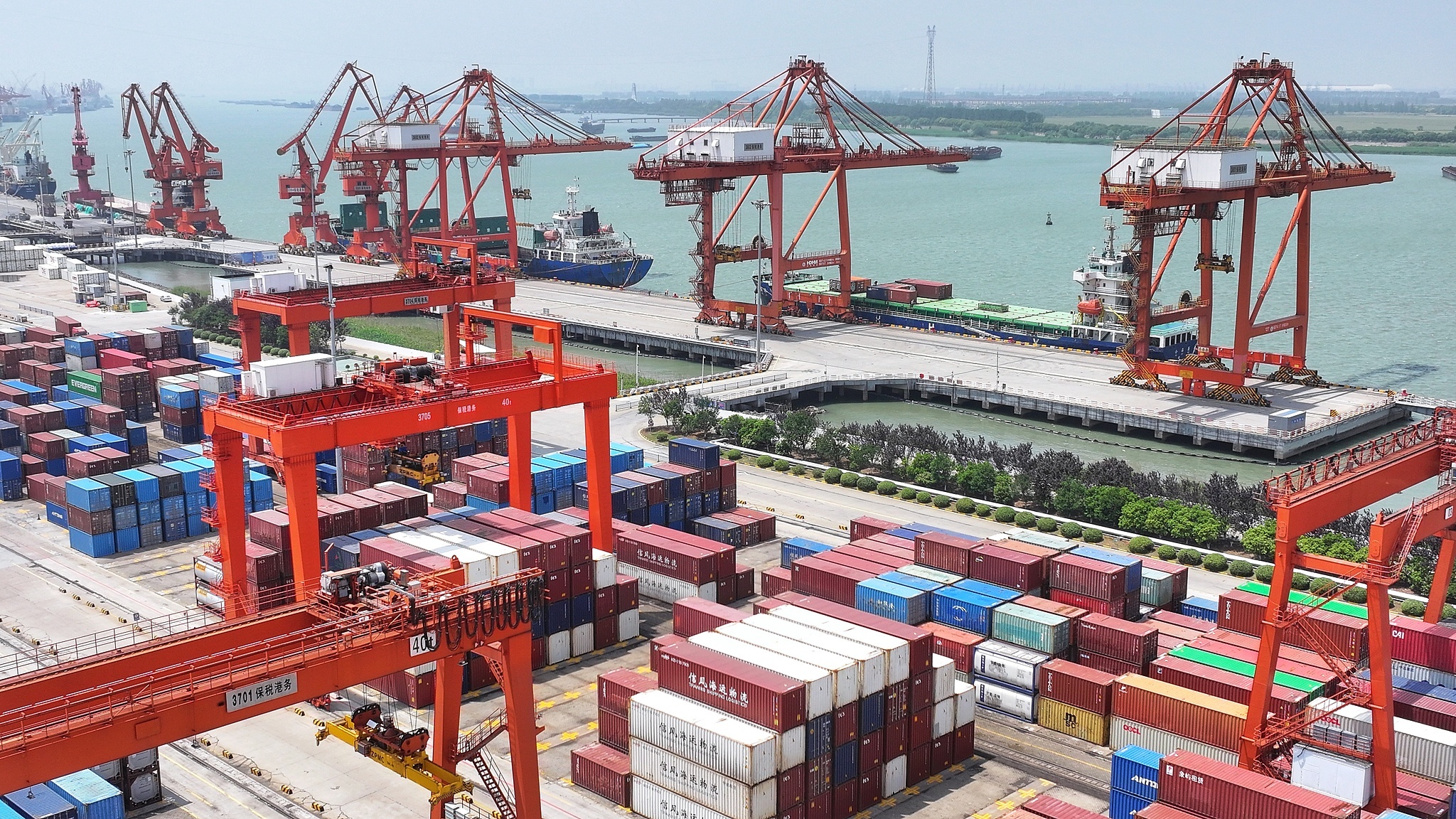 China's Trade Shows Resilience: 2.4% Growth in First Four Months of 2025